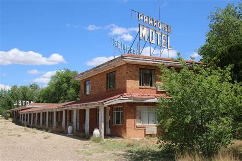 Welcome to Paradise: An abandoned Motel along Route 66 | Smithsonian ...