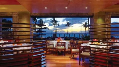 Best Restaurants in Lahaina Maui - Beyond Honolulu