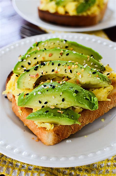 This recipe for simple avocado toast is easy, quick and super delicious ...