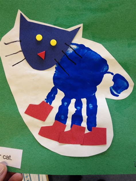 Hand print Pete | Pete the cat art, Pete the cat activity, Daycare crafts