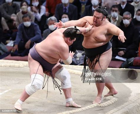 Sumo Wrestling Match Photos and Premium High Res Pictures - Getty Images