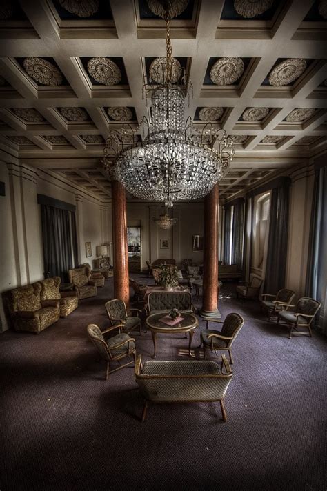 The abandoned 'Hotel Overlook' in Colorado, (where The Shining was ...