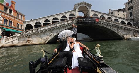 Symbolic wedding in Venice, Venetian gondola wedding