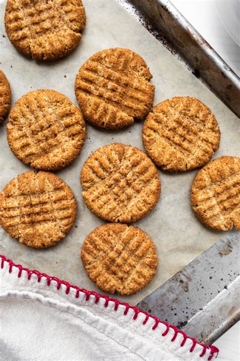 Vegan Peanut Butter Cookies (4 Ingredients!)