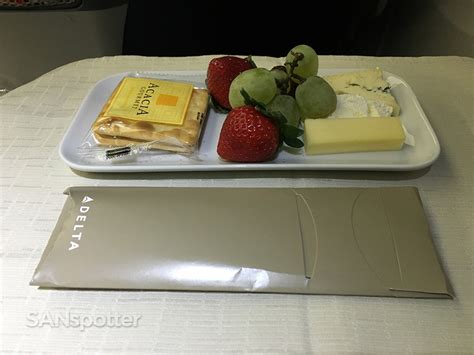 Delta Airlines 767-300 business class (Delta One) New York to Los ...