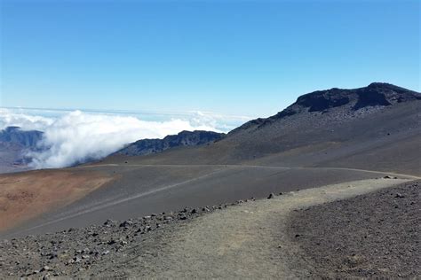 THE Haleakala volcano crater hike in Maui: Sliding Sands Trail for ...