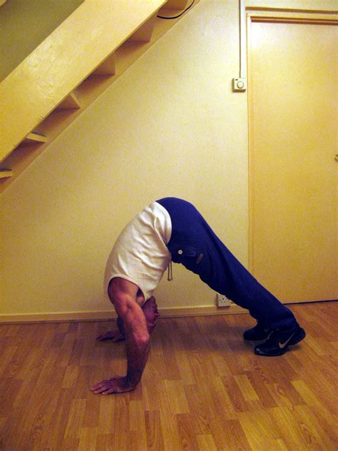 Start Bodyweight Training: Handstand push up progression