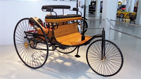 The world's first car - 1886 Benz Patent Motorwagen : r/RetroFuturism