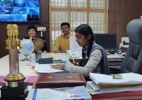 Women's Day 2020: School girls made District Collector for a day in ...