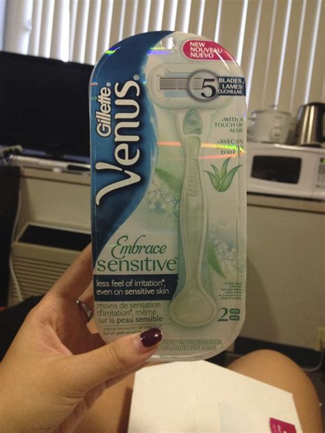 Gillette Venus Embrace Sensitive is Smooth |Livin' and Lovin'