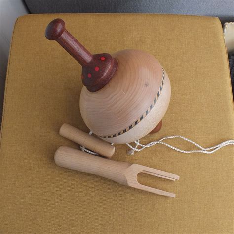 Traditional spinning top