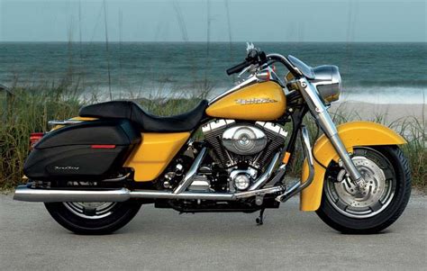 HARLEY-DAVIDSON Road King Custom (2005-2006) Specs, Performance ...