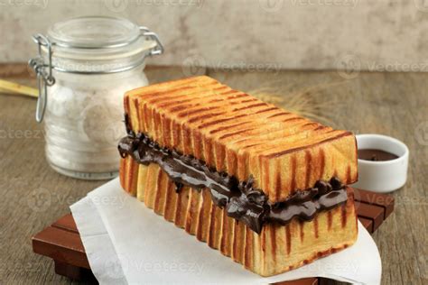 Kasino bread with Chocolate Spread, Roti Bakar Bandung 24502175 Stock ...