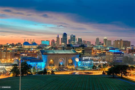 Kansas City Skyline At Sunset High-Res Stock Photo - Getty Images