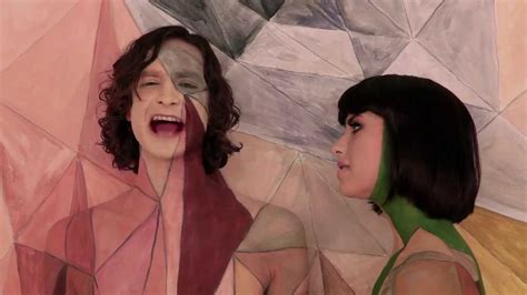 Gotye - Somebody That I Used To Know (feat. Kimbra) - official music video