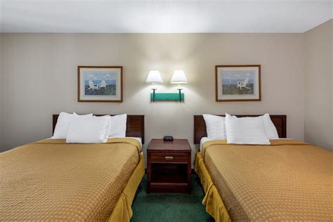 Travelodge by Wyndham Spirit Lake/Okoboji | Spirit Lake, IA Hotels