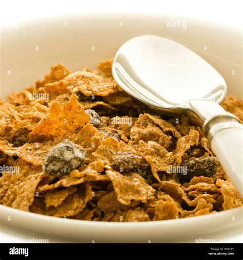 Bowl of raisin bran cereal Stock Photo - Alamy