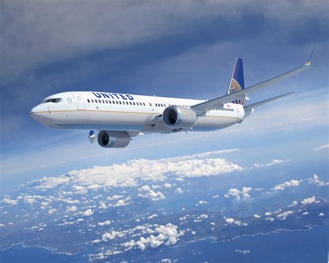 Video and Photos: United Airlines Announces HUGE Boeing 737 MAX & 737 ...