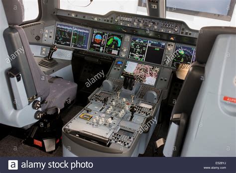 Airbus a350 cockpit hi-res stock photography and images - Alamy