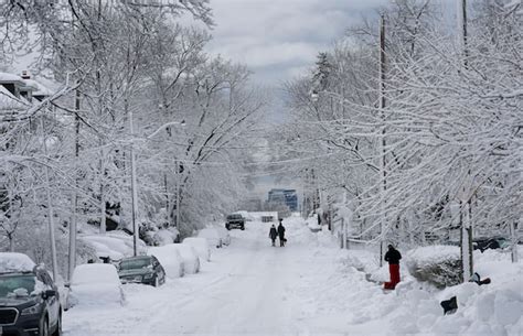 Major Ontario snowstorm blankets region, forces flight cancellations ...