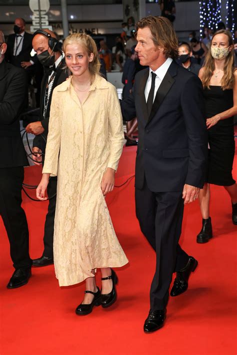 Julia Roberts' daughter Hazel, 16, makes red carpet debut