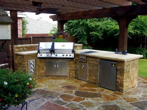 40 Outdoor Kitchen Pergola Ideas for Covered Backyard Designs