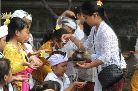 HARI RAYA SARASWATI | ANTARA Foto