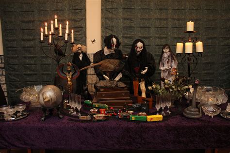 The Addams Family Halloween Party — Chic Party Ideas