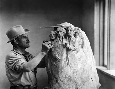 Construction of Mt. Rushmore .. The Sculptor's Studio — a display of ...