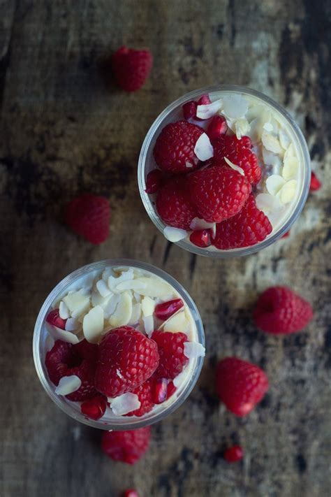 Muesli | Cold oatmeal with Yogurt, Nuts, Fruits and Honey