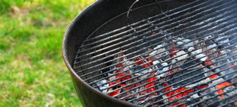 How to Keep a Charcoal BBQ Lit | DoItYourself.com