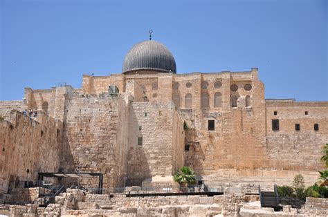 Lumen Olivarum: The Al-Aqsa Mosque