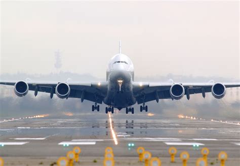 Airbus A380: Take off!