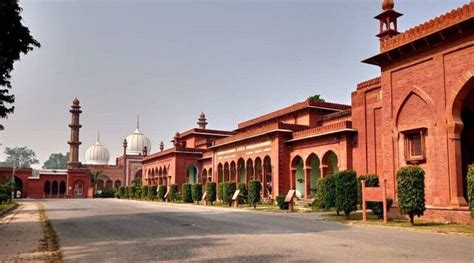 6 Popular Halls In Aligarh Muslim University (AMU) For Girls | The ...