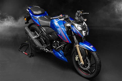 TVS Apache RTR 200 4V 2020 Front Quarter | AUTOBICS