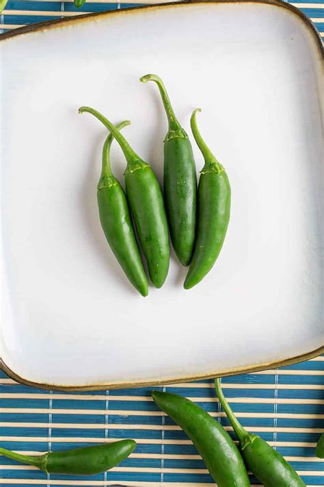 Are Small Or Large Jalapeños Hotter? Exploring The Spice Factor