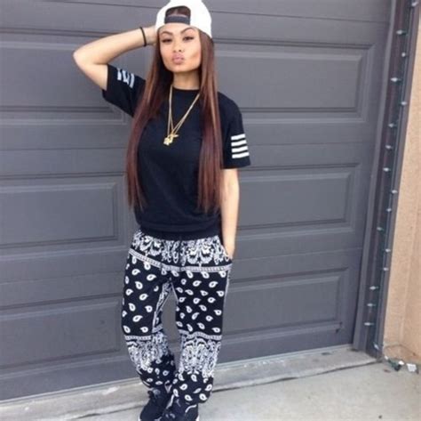 15 Best Bandana Outfits Combinations for Perfect Bandana Look