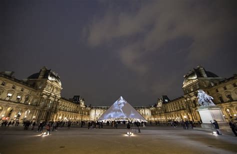 Paris Scoffs at Airbnb Plan to Curb Illegal Rentals - WSJ