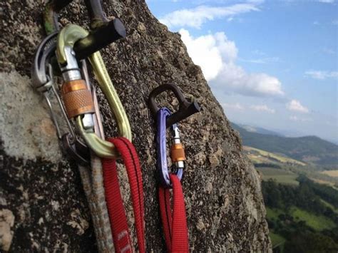 Best Rock Climbing Carabiners for Mountaineering & Outdoor