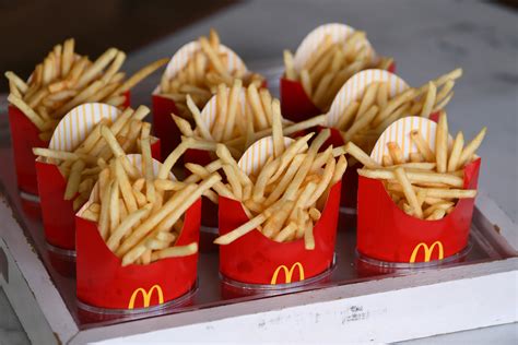 How McDonald's Makes Its Fries Compared to Five Guys is Wildly ...