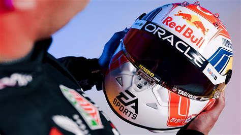 GALLERY: Verstappen goes 'old school' with new helmet for 2023 | Formula 1®