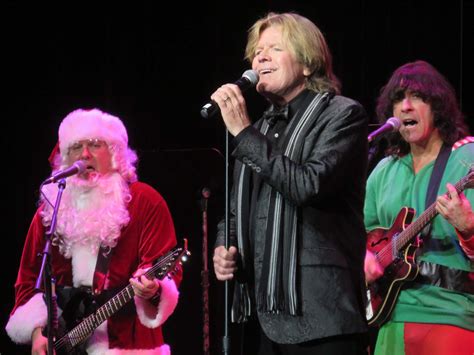 Peter Noone and Herman's Hermits treat Villagers to pair of rocking ...