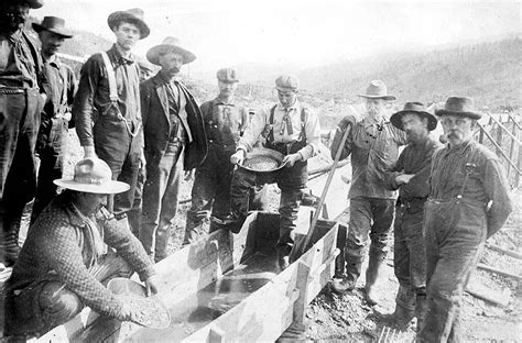 Klondike Gold Rush: Stunning Photos Capture Prospectors Trying to ...