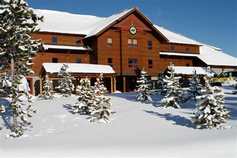 Old-Faithful-Snow-Lodge-Exterior-Winter-9