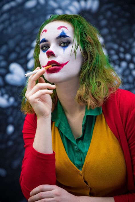 Arthur Fleck Genderbent Joker Cosplay - Media Chomp