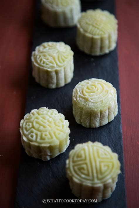 Easy Pandan Snow Skin Mooncake (冰皮月饼) - Mochi Mooncake | Recipe Cart