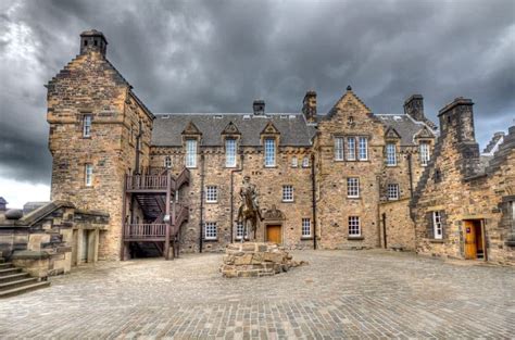 Edinburgh Castle Ghosts - Is Edinburgh Castle Haunted? - Wandering Crystal