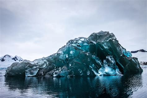 An Iceberg Flipped Over, and Its Underside Is Breathtaking | Smithsonian