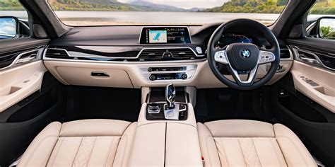 BMW 7 Series Interior & Infotainment | carwow