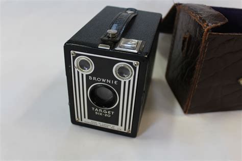 VINTAGE AGFA BOX CAMERA IN ORIGINAL LEATHER CASE AND KODAK BROWNIE BOX ...